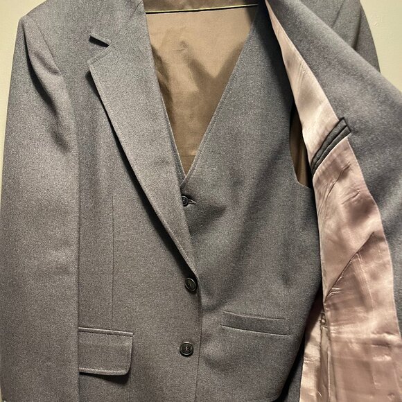 Men's Suit Jacket and Vest - Picture 4 of 6